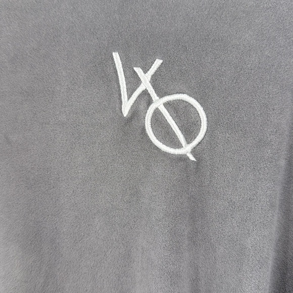 Vanquish Fitness Logo layering T-Shirt Small Gray Suede Texture Workout Top - Picture 3 of 8